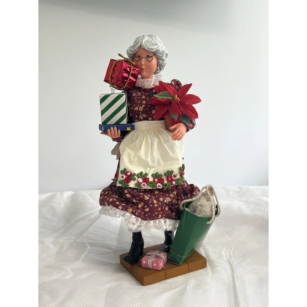 Vintage Clothtique Mrs Claus Personal Shopper Figurine Dept 56 Possible Dreams